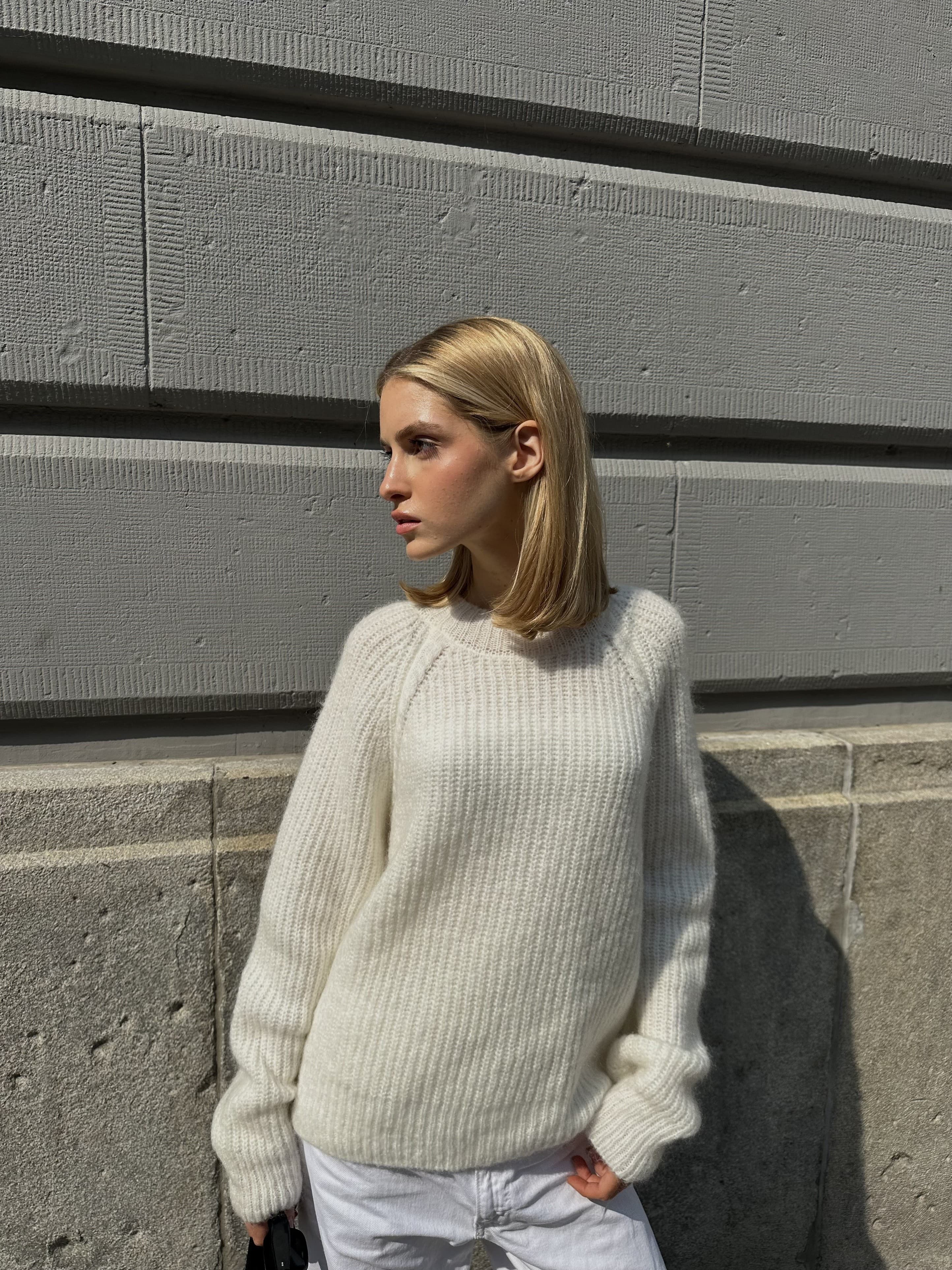 MUSE WHITE SWEATER