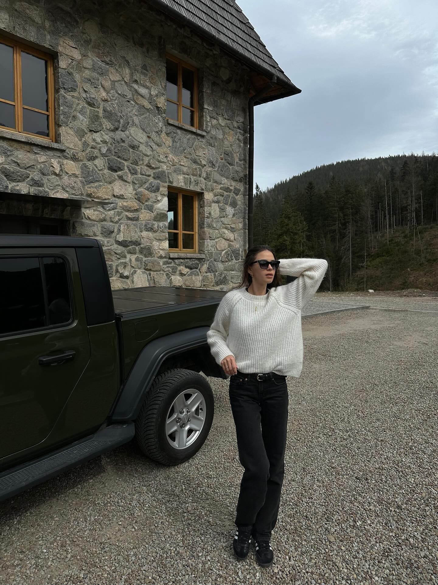MUSE WHITE SWEATER
