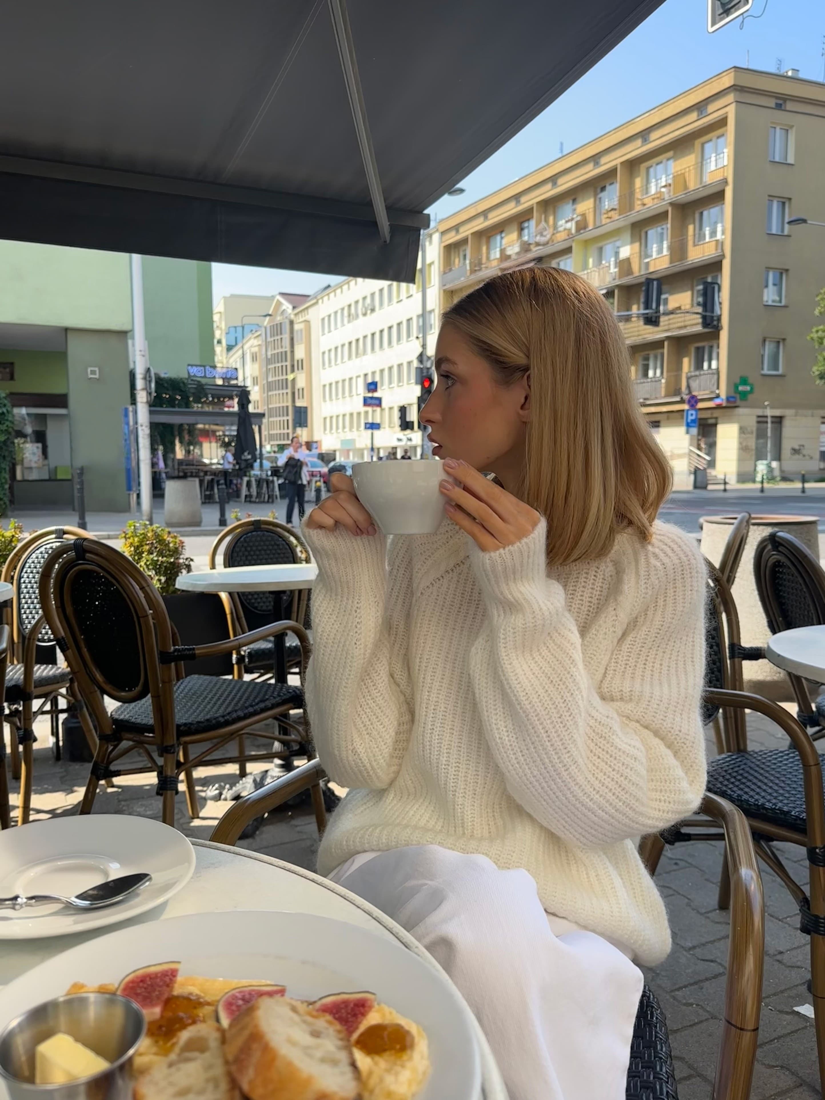 MUSE WHITE SWEATER