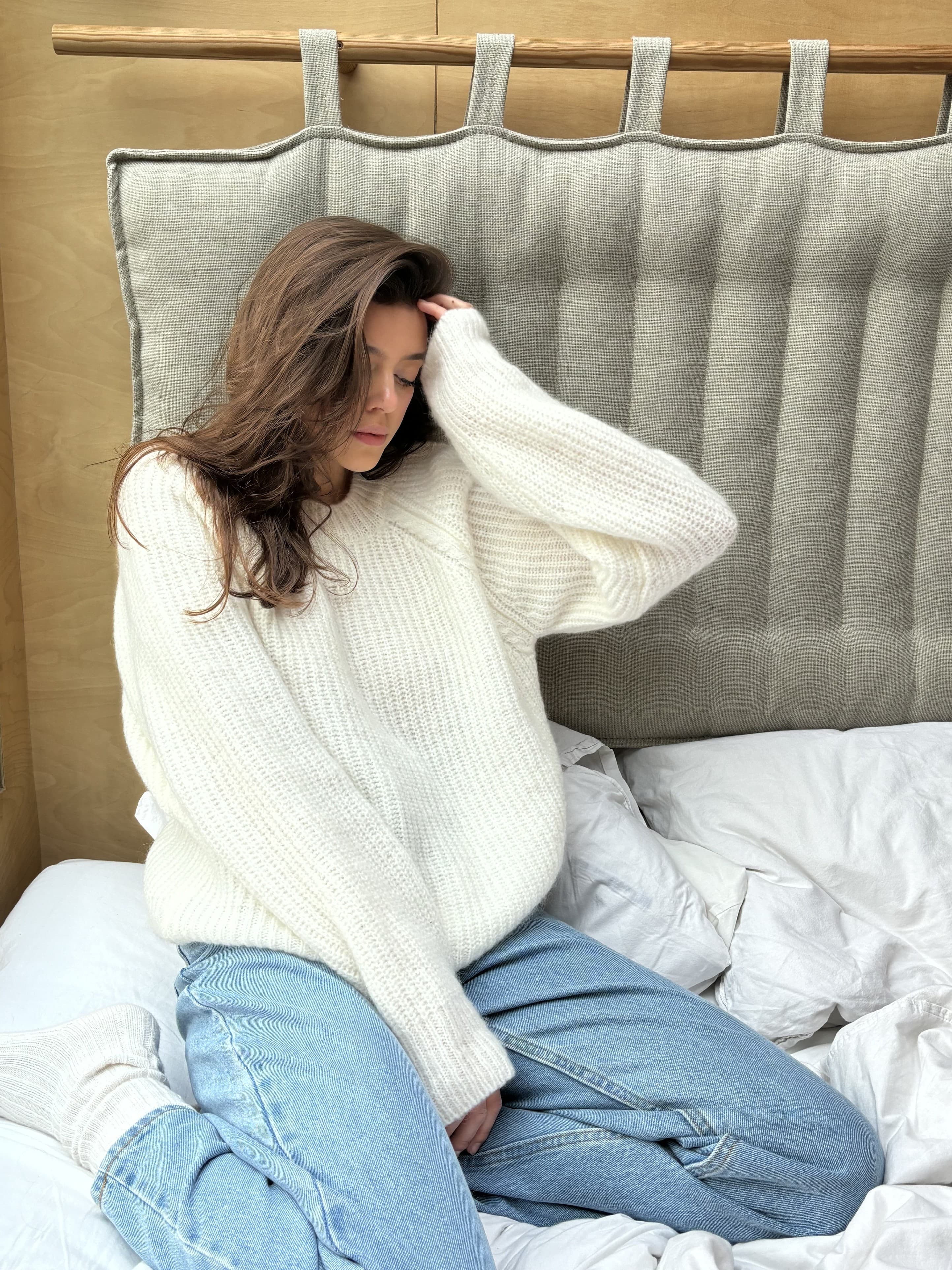 MUSE WHITE SWEATER