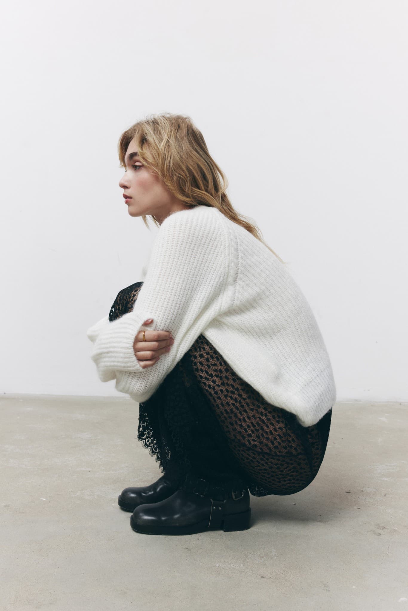 MUSE WHITE SWEATER