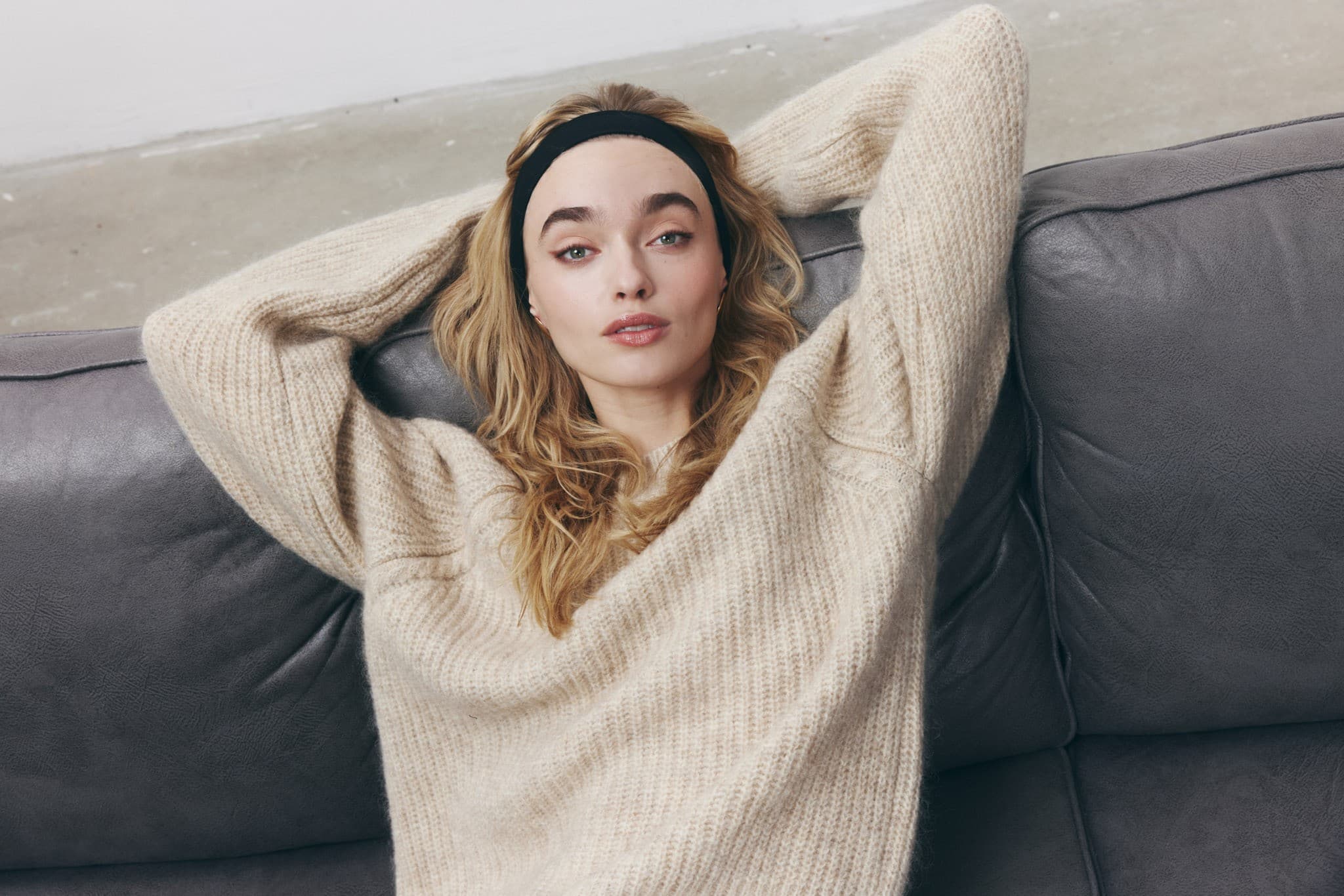 SWETER MUSE BEŻOWY